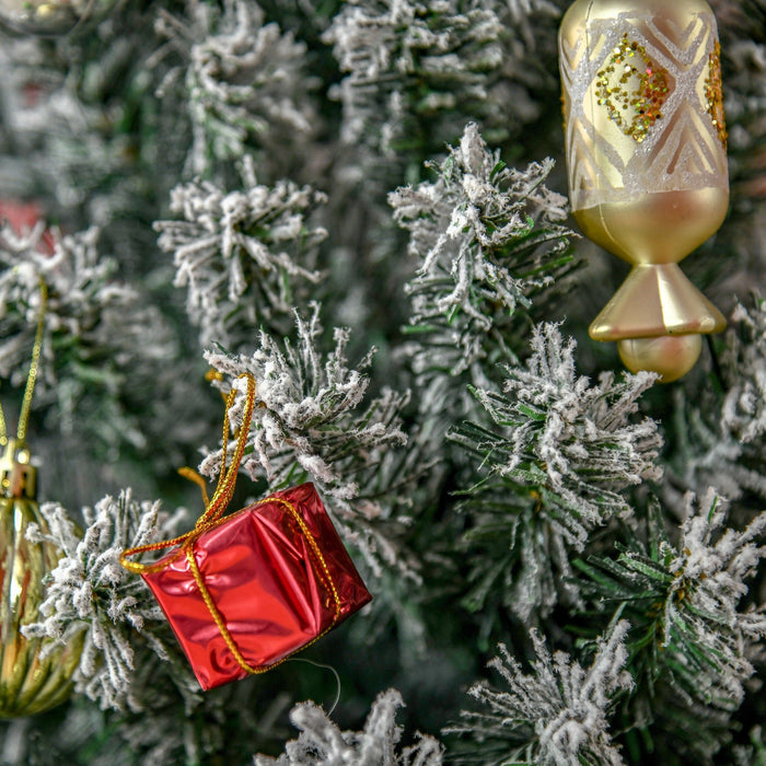 6FT Snow Flocked Pencil Artificial Christmas Tree — 492 Tips, Unlit, Full - Bodied, Foldable Steel Base - Monsta Online